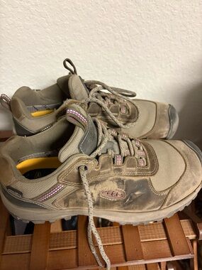 Keen Olive-Tan Hiking Shoes with Pink Accents